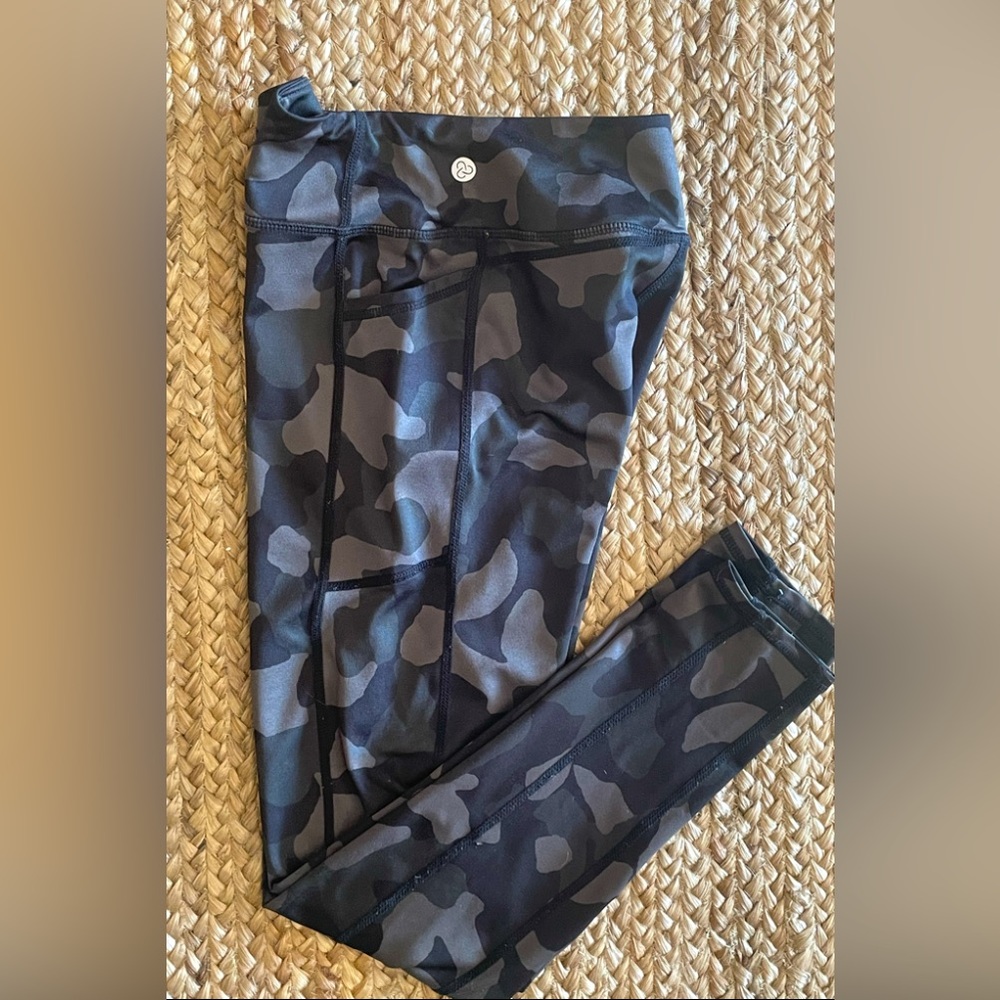 Zella Black/Gray Camouflage Leggings Size L (10-12) NWT!